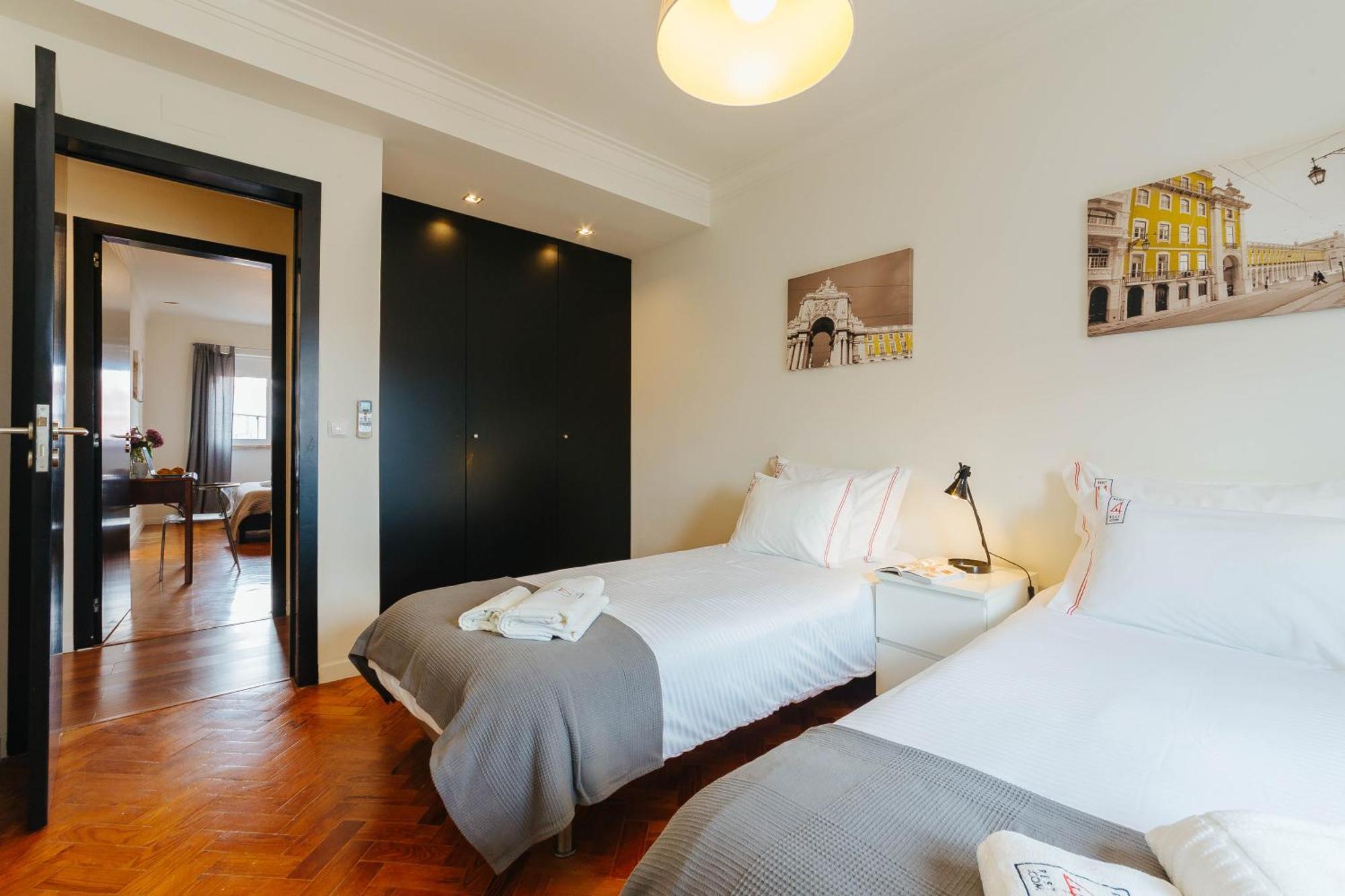 Rent4rest Family & Friends In Roma Avenue * Lissabon
